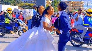 DRAMA!! MWELU PRECIOUS SPOTTED RUNNING WITH A WHITE GOWN KWA SOKO YOU MUST WATCH THIS