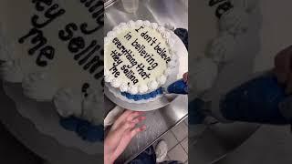Let’s decorate a cake together!