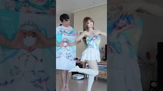 Who should I live with, Japanese wife vs Hatsunemiku? (Full video available)