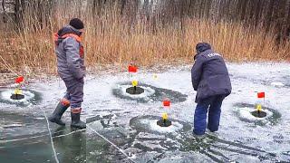 МЕНТЫ ВЫШЛИ из КУСТОВ... РЫБАЛКА УДАЛАСЬ!!! ЩУКА на ЖЕРЛИЦЫ!!! ЛОВЛЯ ЩУКА на ЖЕРЛИЦЫ ЗИМОЙ