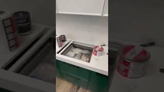 Процесс монтажа столешницы из камня Каменный Берег.
