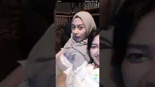 Liatin uting jilbab hot goyang mantoel sambil remas remas