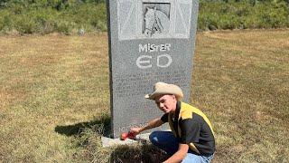 Mister Ed grave (Grave tribute)