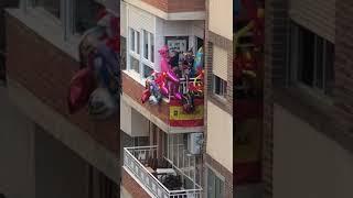 Fiesta en un balcón de Albacete