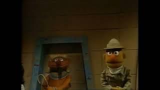 רחוב סומסום (Sesame Street) - Ernie and Bert: Egyptian Pyramid (Hebrew)