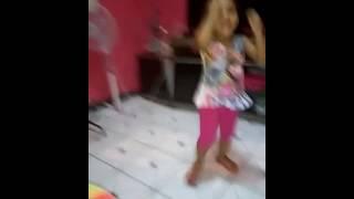 Menina dancando