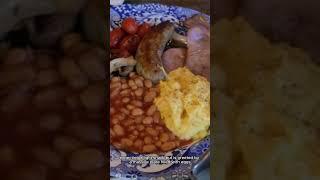 The American Who Thinks “English Breakfast” Is a S