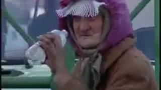 Бабка на вокзале в Киеве кричит ПИДАРАСЫ РЖАЧНО ППЦ