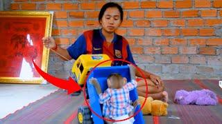 Oh wow.. Obedient Kaku delight playing on the truck with mum