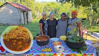 LA CUÑA DESAFÍA LA DOÑA En La Cocina. COMIDA TIPICA . La Vida Del Campo