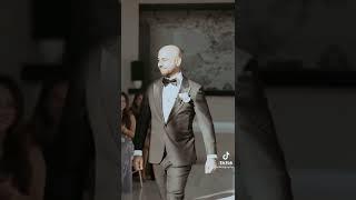 The Groom and pianist nailed this entrance 