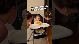 Baby sees her mom’s twin for the first time ️