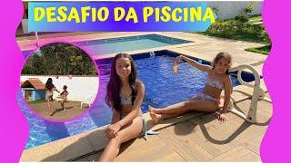 Desafio da piscina brincadeira entre amigas na piscina com afunda ou boia