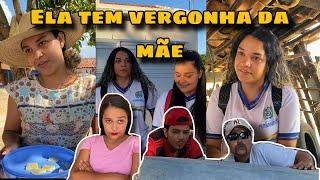 ELA TEM VERGONHA DA MÃE POBRE (novelinha) comenta pra parte 2