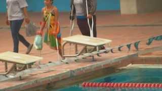 Amputee Woman Swimming in Caracas (04-09-2.011) HD