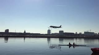 Посадка самолёта в аэропорту Лондон Сити "landing the plane at London City Airport"