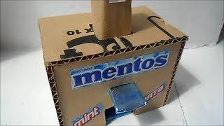 КАК СДЕЛАТЬ РАЗДАТЧИК КОНФЕТ MENTOS ИЗ КАРТОНА - DIY