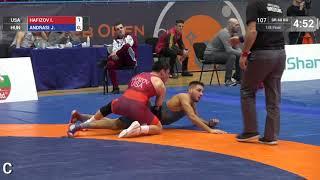 1/8 GR - 60 kg: I. HAFIZOV (USA) v. J. ANDRASI (HUN)