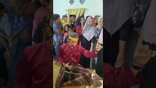 Orang ini mengamuk di hadapan pengantin