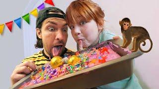 BiRTHDAY SURPRiSE for MOM!!  Zoo Animals and Sprinkles! Adley & Dad decorating a bday party cake 