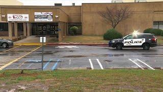 Teacher Barricades Himself in class, Fires Gun