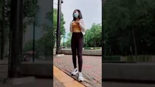 tiktok legging ketat goyangan nya bikin lelaki terngiang ngiang terpesona kecantikan gadis imut ini