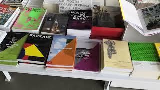 распаковываю подарки от книжных коллег | влог с локации