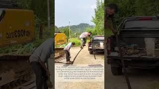 Brilliant Hack Alert: Watch These Mechanics Defy Physics to Fix an 'Impossible' Excavator!