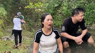 Husband and wife, panicked when their son disappeared by the stream