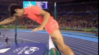 Pole Vaulter Fail Because Of His DINGDONG