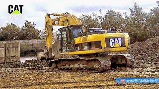 CAT 325D - burzenie zbiornika na gnojowicę