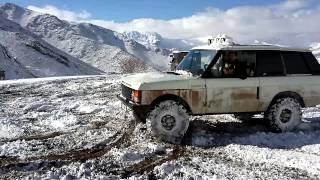 range rover vs jeep in snow .mp4