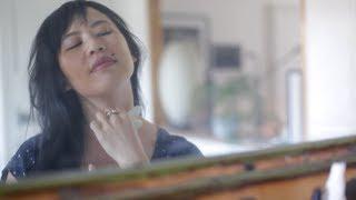 Facial Gua Sha: working on your neck