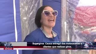 Supergiros Cauca entregó dos motocicletas a clientes que realizan giros.