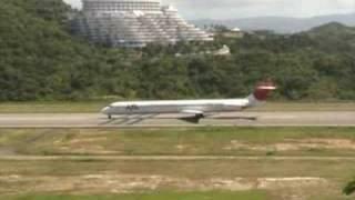 JAL MD-90 landing at Nanki-Shirahama