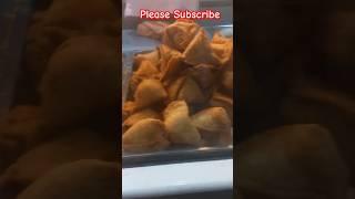 आज का नाश्ता बाहर से #shorts #samosa #aaloovada #bhajivada #viralvideo #food #trending