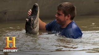 Swamp People: WILLIE TEACHES LITTLE WILLIE A LESSON IN GATOR HUNTING (Season 11) | History