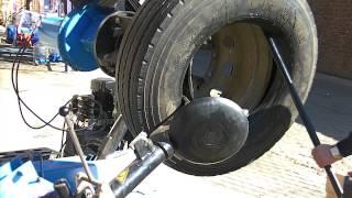 Adendorff Machinery Mart Truck tyre changer - Removing the wheel