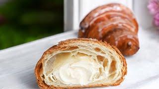 Croissant filled with vanilla cream