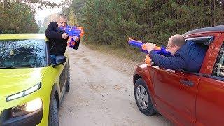 НЕРФ БИТВА ИЗ- ЗА ДЕНЕГ.  NERF BATTLE FOR MONEY. НЕРФ БРОС ШОУ