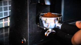 Making a Espresso with the Ascaso Dream en Grinder