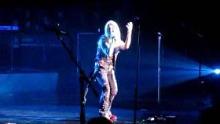 Lita Ford & Dee Snider perform "Close My Eyes Forever"