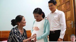 CEO Toan and Ly Tu Diem visit his grandmother before the birth of their baby.