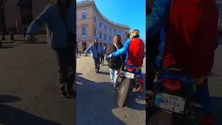 Милые девушки стеснялись подойти, что бы сделать фото #мото #cutegirl #motorcycle #reaction