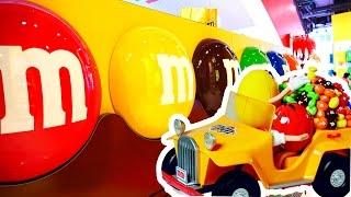 Маша Капуки и Адриан в магазине M&M's (Нью Йорк) - Как провести выходные - Куда сходить