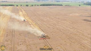 SO SIEHT EIN 250 HEKTAR FELD AUS 2 Claas Lexion 8900 Mähdrescher Ernten das Feld Ernteeinsatz 2021