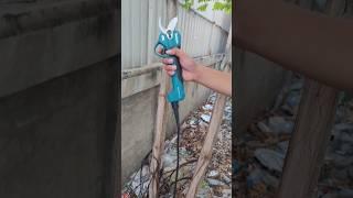 DUP180 Makita 18V Pruning Shears #makita #diy #cordless #makitatools #tools #powertools #shorts