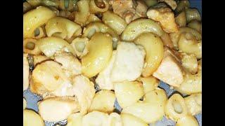 Макароны с куриным филе в медово-томатном соусе.