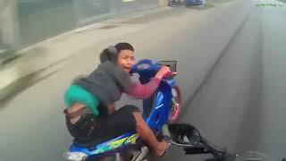 Young biker escapes from police biker | Funny police bike chase (Original reupload + Extended)