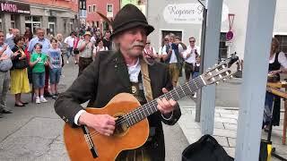 Motorrad | Motorcycle  #Straßenmusik der Motorradfahrer Roberto mal anders beim #drumherum in Regen